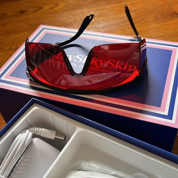 Hey Silky Skin Advanced IPL Hair Removal Handset with Anti-Flash Eyewear - Picture 4 of 5